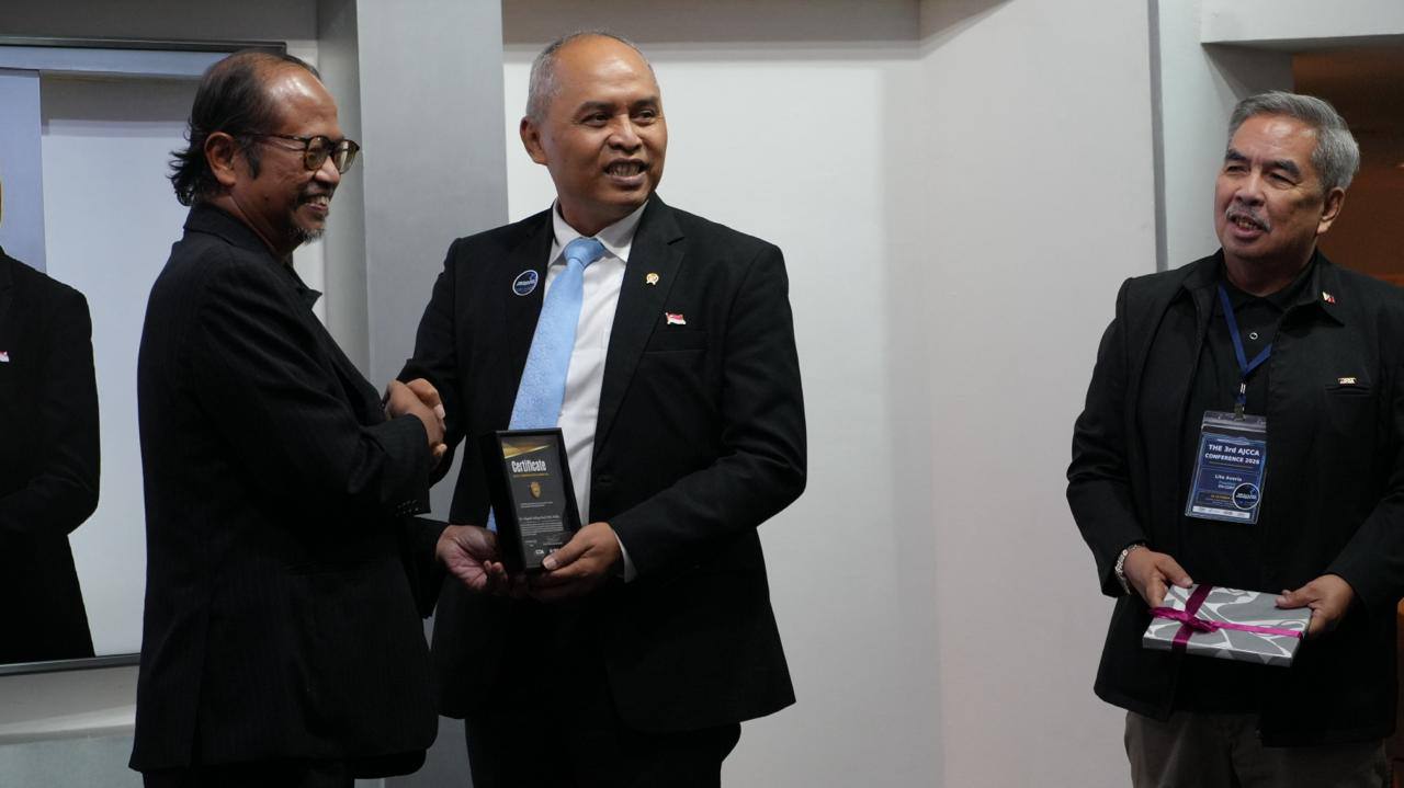 Nugroho Sulistyo Budi, Head of BSSN, Receives AJCCA Cyber Resilience Award 2026